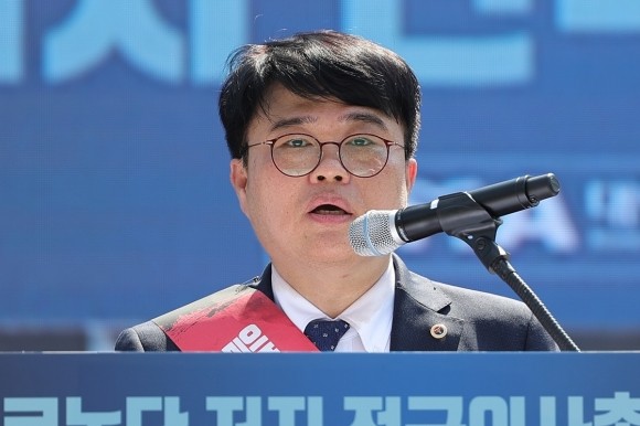 [속보] <b>의협</b> “<b>정부</b>가 요구 안 받아들이면 27일부터 무기한 휴진”