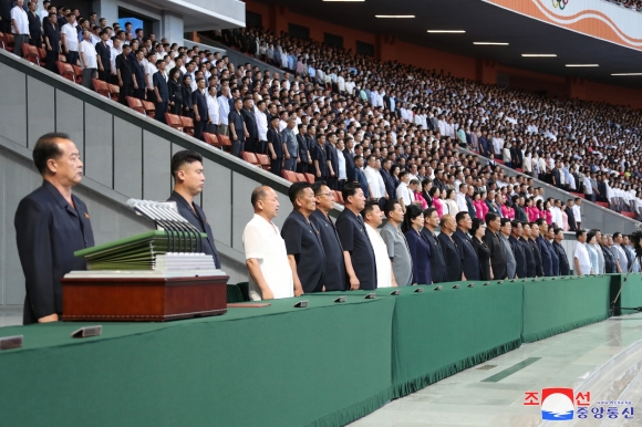 6ㆍ25전쟁 발발 74주기인 25일에 북한에서 ‘6ㆍ25 미제반대투쟁의 날 군중집회’가 각지에서 진행됐다고 조선중앙통신이 26일 보도했다. 통신은 평양시 군중집회에서는 5월 1일 경기장에 10만여명이 운집했다고 전했