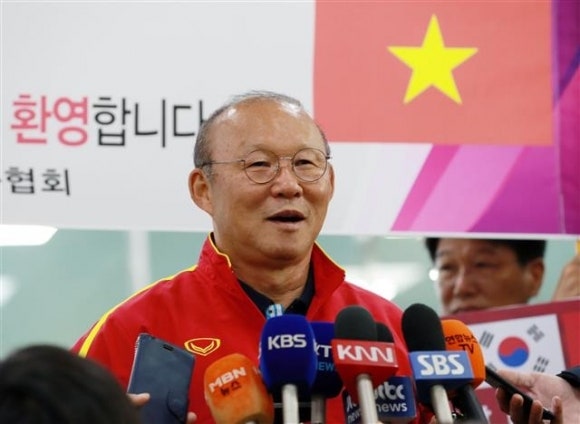 <b>박항서</b>, 이번에도 추앙받나…‘이곳’ <b>감독</b>지원 소식에 난리