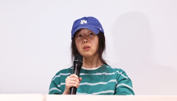 <b>민희진</b> 첫 <b>경찰</b> 출석 “업무상 <b>배임</b> 말 안 돼”