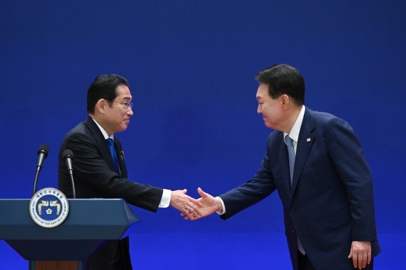[속보] 尹<b>대통령</b>-기시다 워싱턴서 <b>한일 정상회담</b>