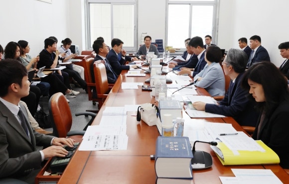 ‘<b>노란봉투법</b>’, 野 주도로 국회 <b>환노위</b> 소위 통과