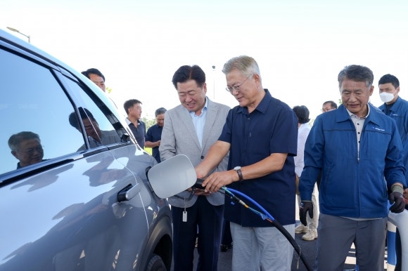 <b>문재인</b> 전 <b>대통령</b>이 제주 <b>그린수소</b> 생산시설 찾은 까닭