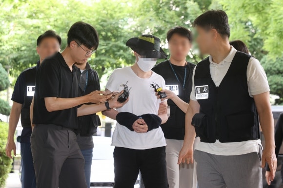 ‘<b>일본도</b> 살인’ <b>피의자 구속</b>…법원 “증거인멸·도주 우려”(종합)