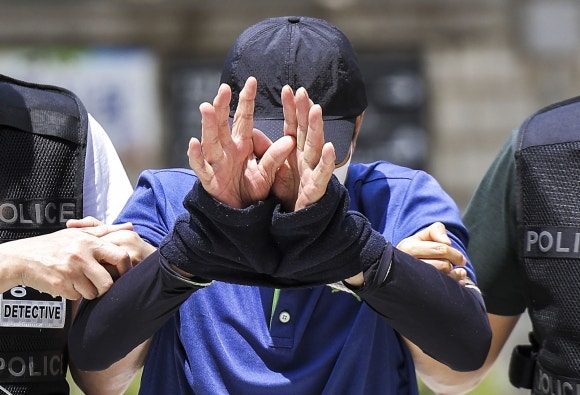 <b>숭례문</b> 지하보도 미화원 살해범 “몰라요, 찍지 마요”