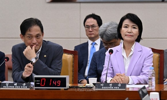<b>이진숙</b> “뉴라이트 잘못된 거라 생각 안 해…사상의 자유 있다”