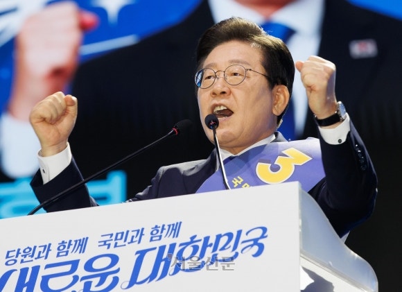 [속보] 민주당 새 당대표 이재명…정봉주 <b>최고위원</b> 탈락