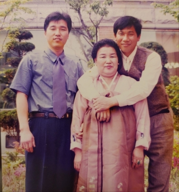 From left, donor Im Hyo-seong, Im's mother, brother Im Ik-seong. Provided by the Korea Organ Tissue Transplantation Institute