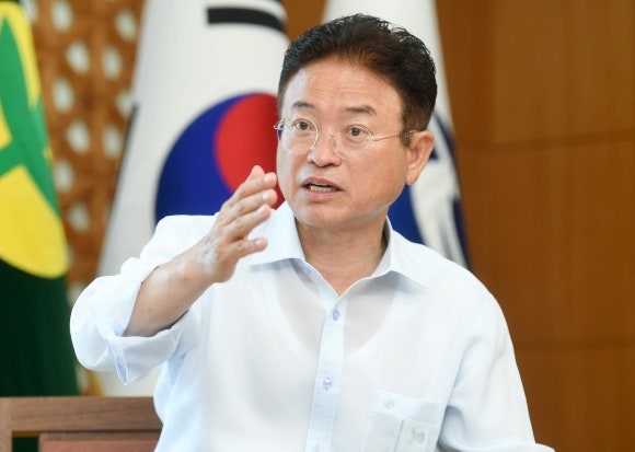 <b>이철우</b> “대구경북 행정 <b>통합</b> 9월말까지 결론 내자” 제안