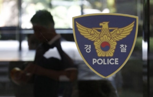 “<b>반려견</b> 발로 차 죽인 <b>유튜버</b>, 조사해주세요”… 경찰 수사 착수