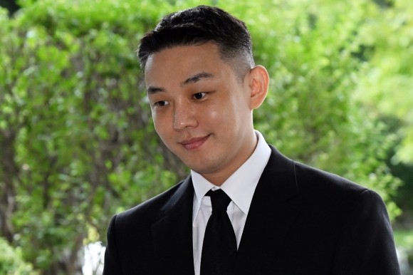 1심 ‘징역 1년’ <b>유아인</b>, 구속 전 하고 싶은 말 묻자 ‘이렇게’ 답했...