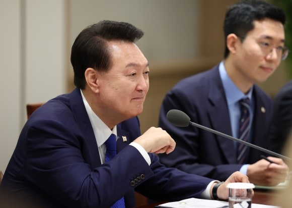 野 탄핵 공세에 <b>대통령실</b> “<b>민주당</b>, <b>괴담</b>·궤변에서 못 벗어나와”