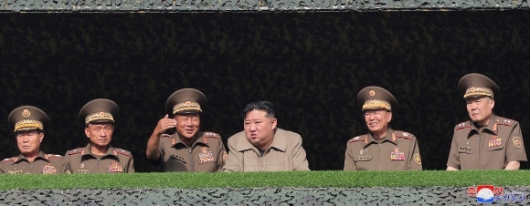 북한, <b>우라늄 농축시설</b> 첫 공개…<b>김정은</b> “보기만 해도 힘이 난다”