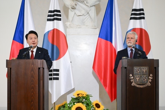<b>체코대통령</b> “<b>한국</b> 원전수주 낙관”…尹 “원자력동맹 구축”