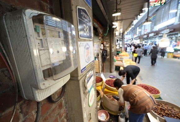 <b>소상공인 전기요금</b> <b>지원</b> “전화로 편하게 신청”