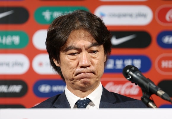<b>축구협회</b>, ‘홍명보 최다 추천’ 회의록 공개…문제의 ‘11차 회의록’...