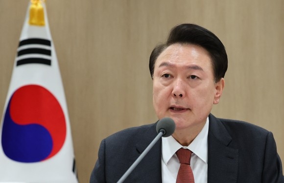 윤 <b>대통령</b>, 중동사태에 “국민 철수 위해 군수송기 즉각 투입”