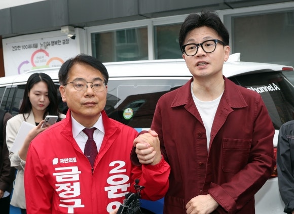 <b>한동훈</b>, ‘김건희-명태균’ 카톡 대화 묻자 ‘이렇게’ 답했다