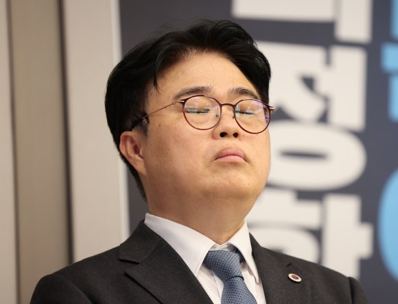 <b>임현택 의협 회장</b> 탄핵안 가결…취임 반년 만에 퇴진
