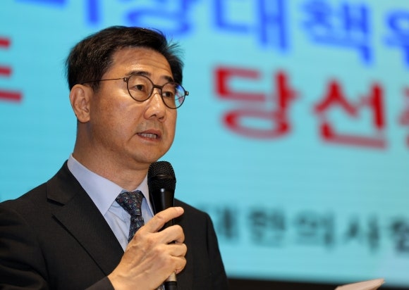 <b>의협</b> 비대위원장에 ‘전공의 지지’ <b>박형욱</b> “尹 변해야 문제 해결”