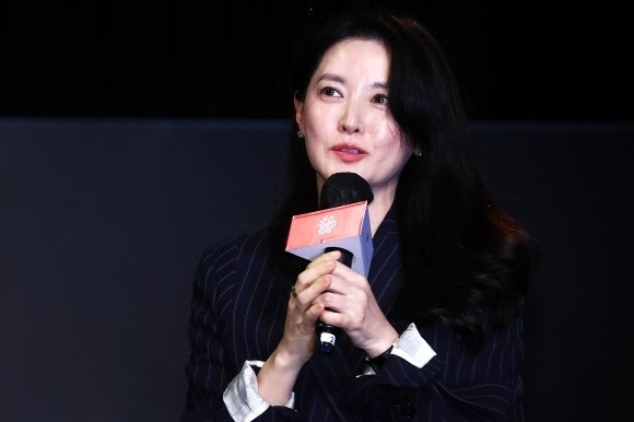 배우 <b>이영애</b>, ‘김건희 친분’ 주장 <b>유튜버</b>와 화해 권고 거부