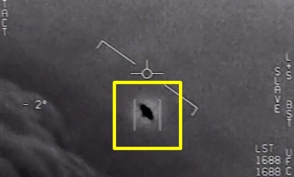 “부딪힐 뻔…UFO, 있다” 美 펜타곤 당국자 출신의 증언