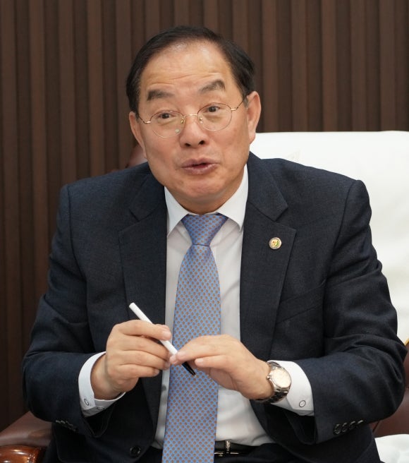 [속보] ‘사전 선거운동·학력 허위기재’ <b>하윤수 부산교육감 당선무효</b>...