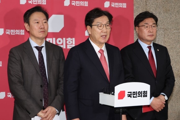 ‘<b>투톱 체제</b>’로 뜻 모은 與 재선·중진