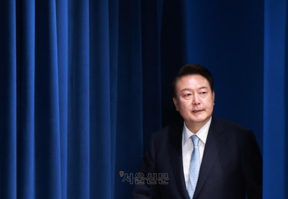 尹 측 “오늘 선임계 내고 <b>탄핵심판 변론준비기일</b> 출석”
