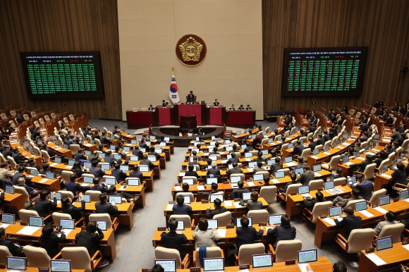 On the afternoon of the 12th of last month, the bill for the appointment of a special prosecutor to uncover the truth behind acts of rebellion through the illegal declaration of martial law by the Yoon Seok-yeol administration was passed at the plenary session of the National Assembly. December 12, 2024, Yonhap News