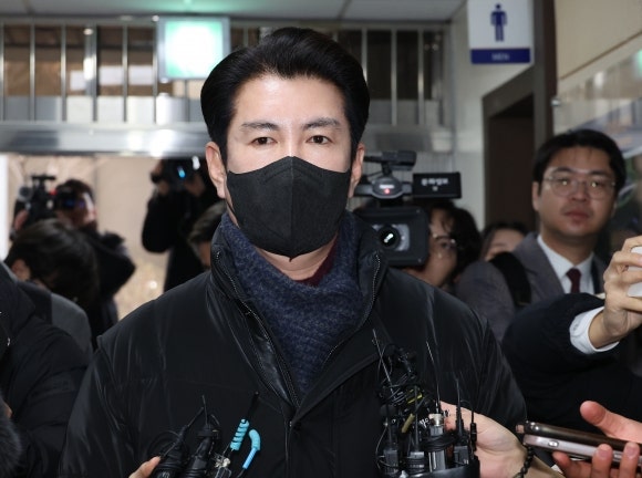 ‘尹 <b>체포 방해</b>’ <b>김신</b> <b>가족부장</b> “대통령 지시 아냐…<b>경호처</b> 임무 수행...
