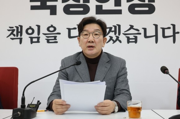 권성동 “<b>마은혁</b> <b>헌재</b> <b>임명</b> 보류해야…3일 尹 접견”