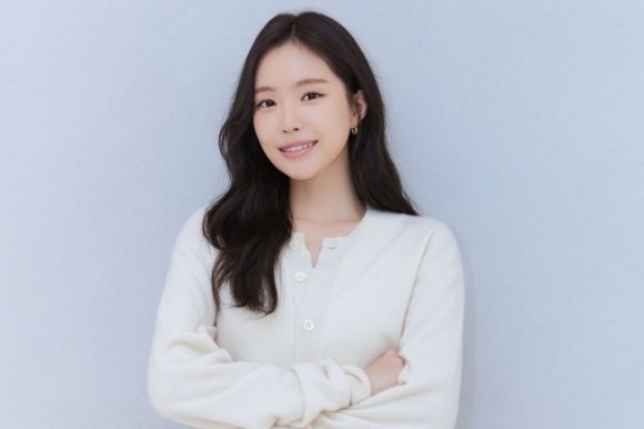 <b>손나은</b> “휴대전화 해킹 당한 후 협박 시달려…금전 요구” 경찰 수사 ...