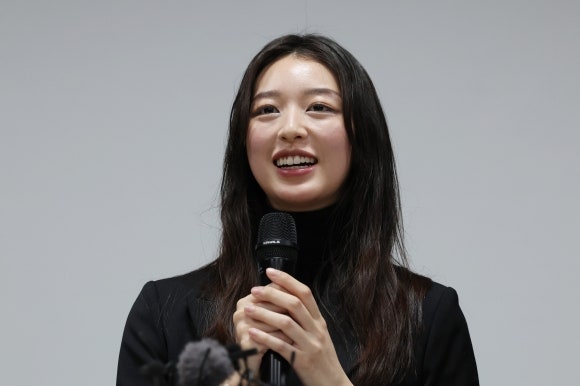 JMS 피해 폭로한 <b>메이플</b>, <b>결혼</b>했다…상대는 ‘<b>홍콩</b> 스타’