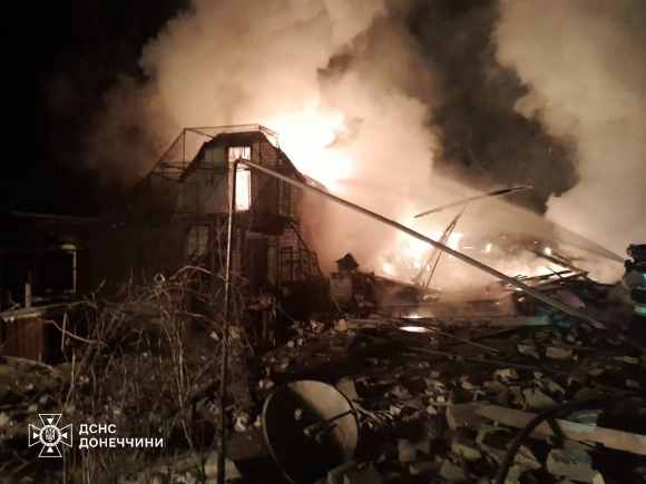 On the 23rd (local time), a day before the 3rd anniversary of the war, rescuers are working in Kostiantynivka, an industrial city in the Donetsk region of eastern Ukraine, which was bombarded by Russian airstrikes. President Volodymyr Zelensky of Ukraine announced that Russia had launched a massive attack using 267 drones throughout Ukraine on the same day. 2025.2.23 Donetsk EPA Yonhap News (Provided by National Emergency Service of Ukraine)