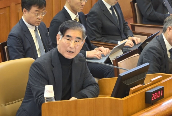 前國防部長金楊 - 海。由憲法法院提供