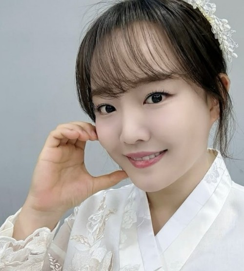 가수 <b>윤하</b> “인생의 든든한 짝 만났다”…깜짝 결혼 발표