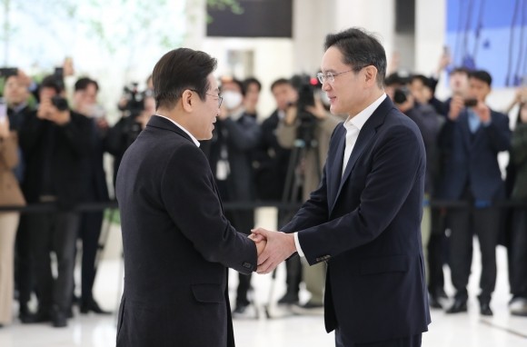 “삼성이 잘돼야 나라가 잘된다”…<b>이재명</b>·<b>이재용</b> 첫 회동