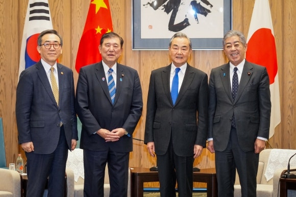 1년 4개월만 <b>한중일 외교장관회의</b> 개막… “3국 협력 흐름 중단 안 돼야...