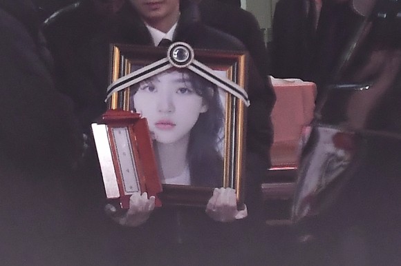 <b>김새론</b> 유족 측, 27일 기자회견…“<b>김수현</b>과 <b>교제</b> 시점 확인 자료 공개...