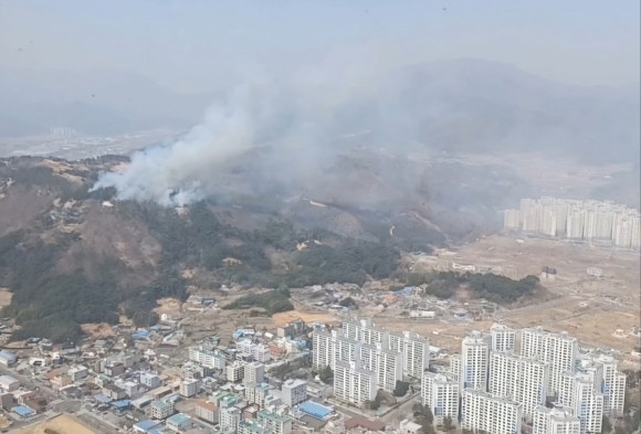 울산 <b>울주 언양</b>읍 화장산 <b>산불</b> 29시간 만에 ‘<b>완진</b>’