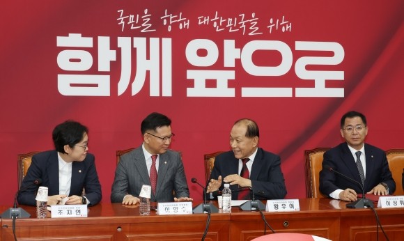 국민의힘 1차 <b>경선</b> 8명 진출…TV토론 거쳐 ‘4명’ 컷오프