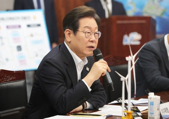 <b>이재명</b> “농정위기 기회로 바꿔 <b>K 농업강국</b> 도약…양곡관리법도 개정”