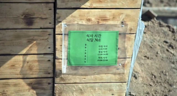 30일(현지시간) 고려인 3세 방송인이자 정치인인 마리나 김(42)은 “전 세계 독점”이라며 쿠르스크에서 직접 만난 북한군 동영상을 공개했다.영상에는 러시아군과 드론 대응,전자전 상황 적응 등 현대전 전술 훈련 