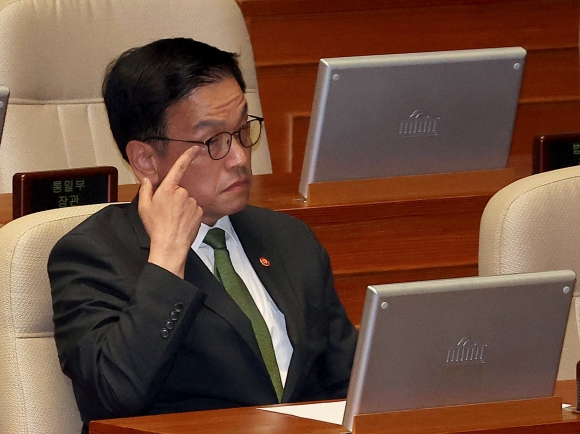 국회 본회의 참석한 최상목 부총리 - 최상목 부총리 겸 기획재정부 장관이 1일 국회에서 열린 본회의에 참석해 있다.2025.5.1.연합뉴스