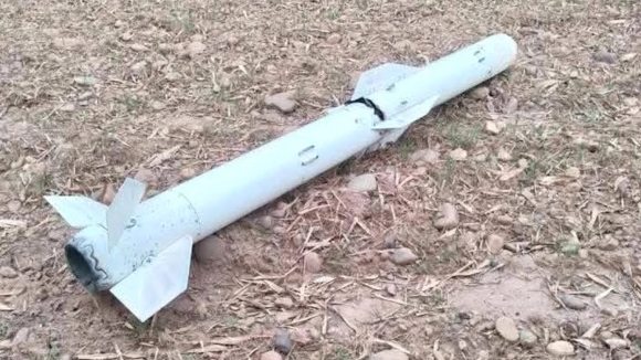 9일 인도 펀자브주에서 발견된 중국산 PL-15E 추정되는 미사일 잔해.영상 캡처