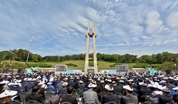 ‘함께, 오월을 쓰다’ 5·18 민주화운동 45주년 기념식 엄수