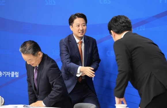 “<b>단일화</b> 확률 0%” 철벽 친 이준석… 국힘은 읍소·압박 양면작전