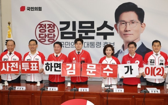 [단독] 국민의힘·새미래 ‘윤석열·이재명 동반 청산’ <b>개헌 추진</b> 합의
