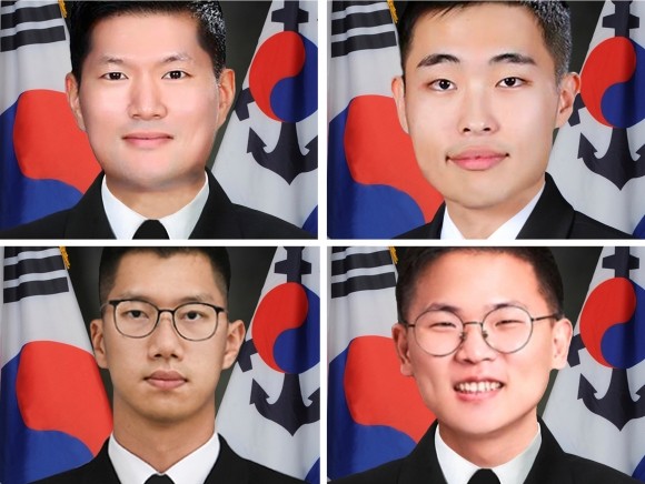 “숭고한 희생 기억하겠습니다”…해군 <b>초계기 순직장병 영결식</b>